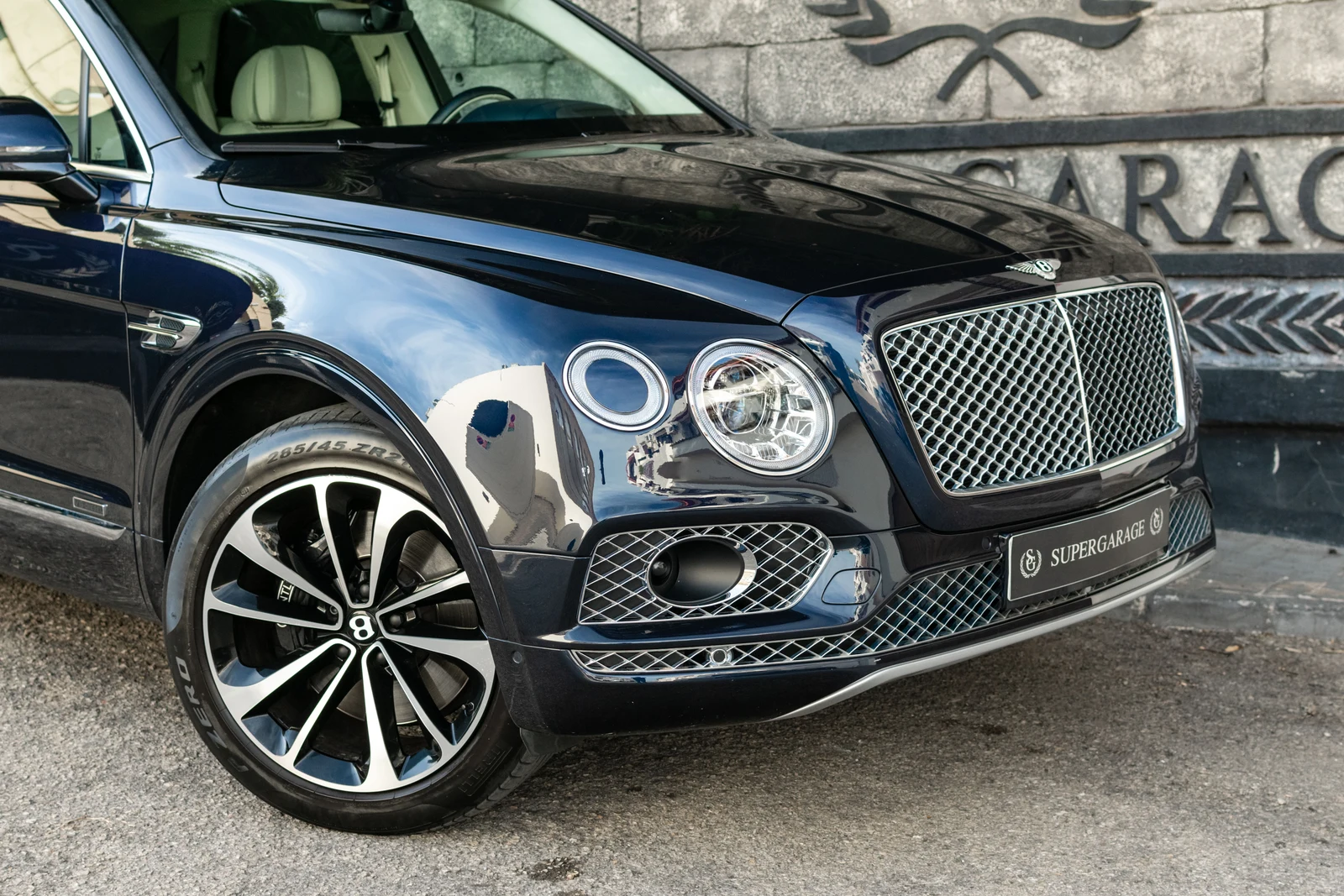 2018 Bentley Bentayga Diesel, 2/10