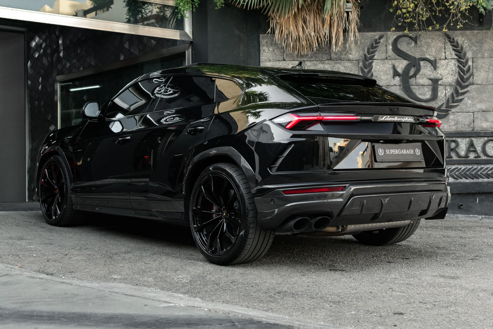 2021 Lamborghini Urus, 2/4