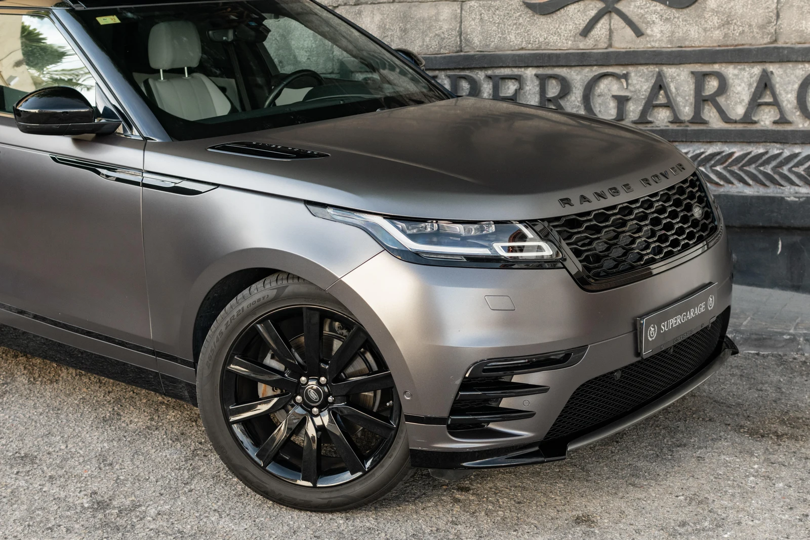2017 Land Rover Range Rover Velar 3.0D R-Dynamic SE, 2/10