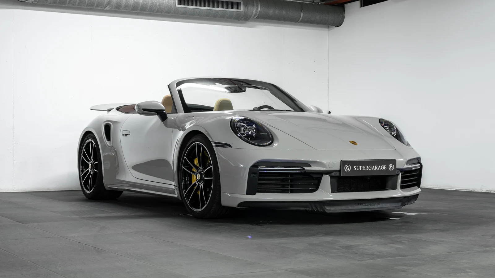 Porsche 911 (992) Turbo S Cabriolet · Kreide · SuperGarage Marbella