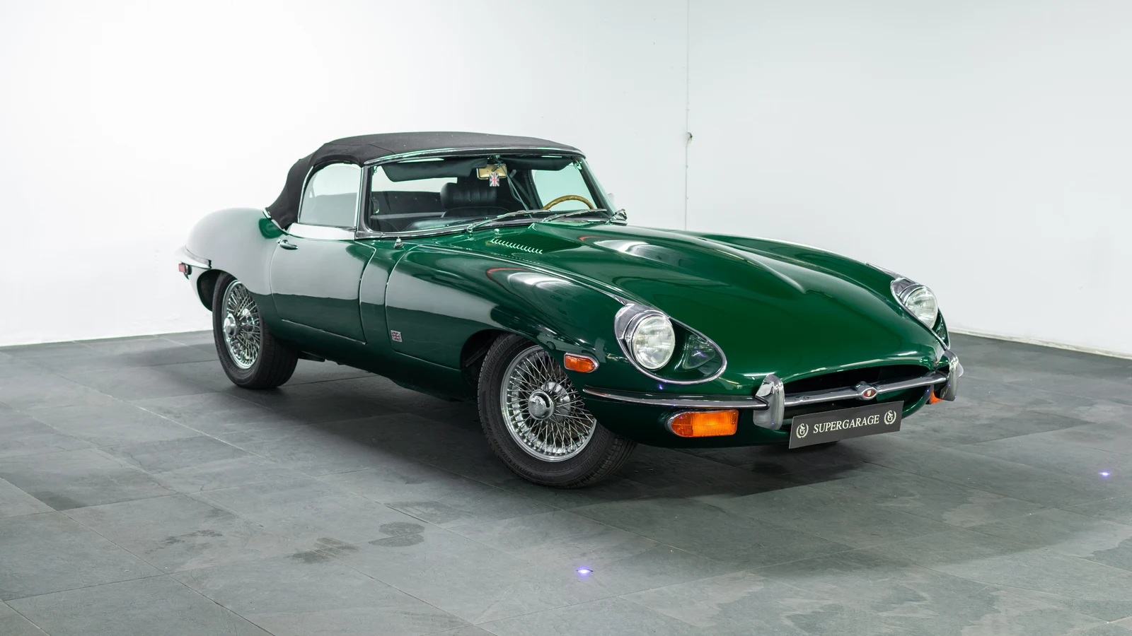 1969 Jaguar E-Type Series 2 4.2 Roadster, 2/10