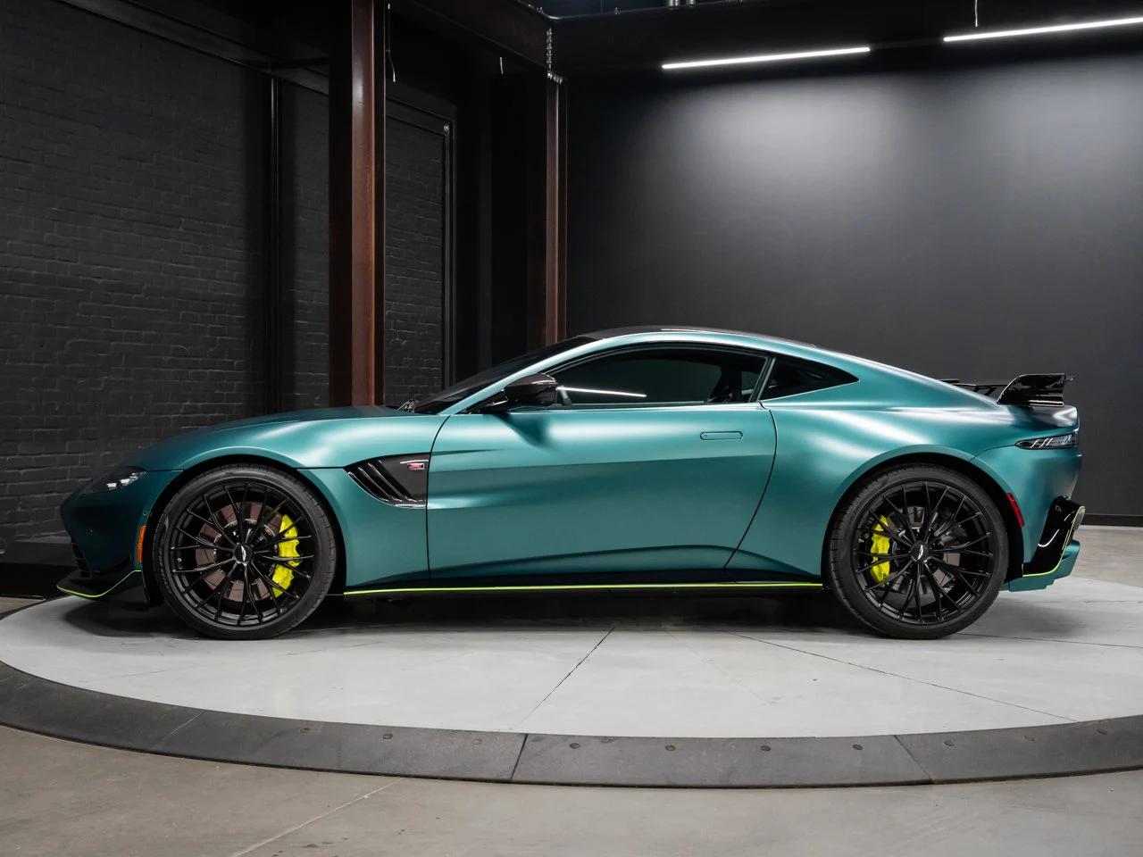 2023 Aston Martin Vantage F1 Edition, 12/30