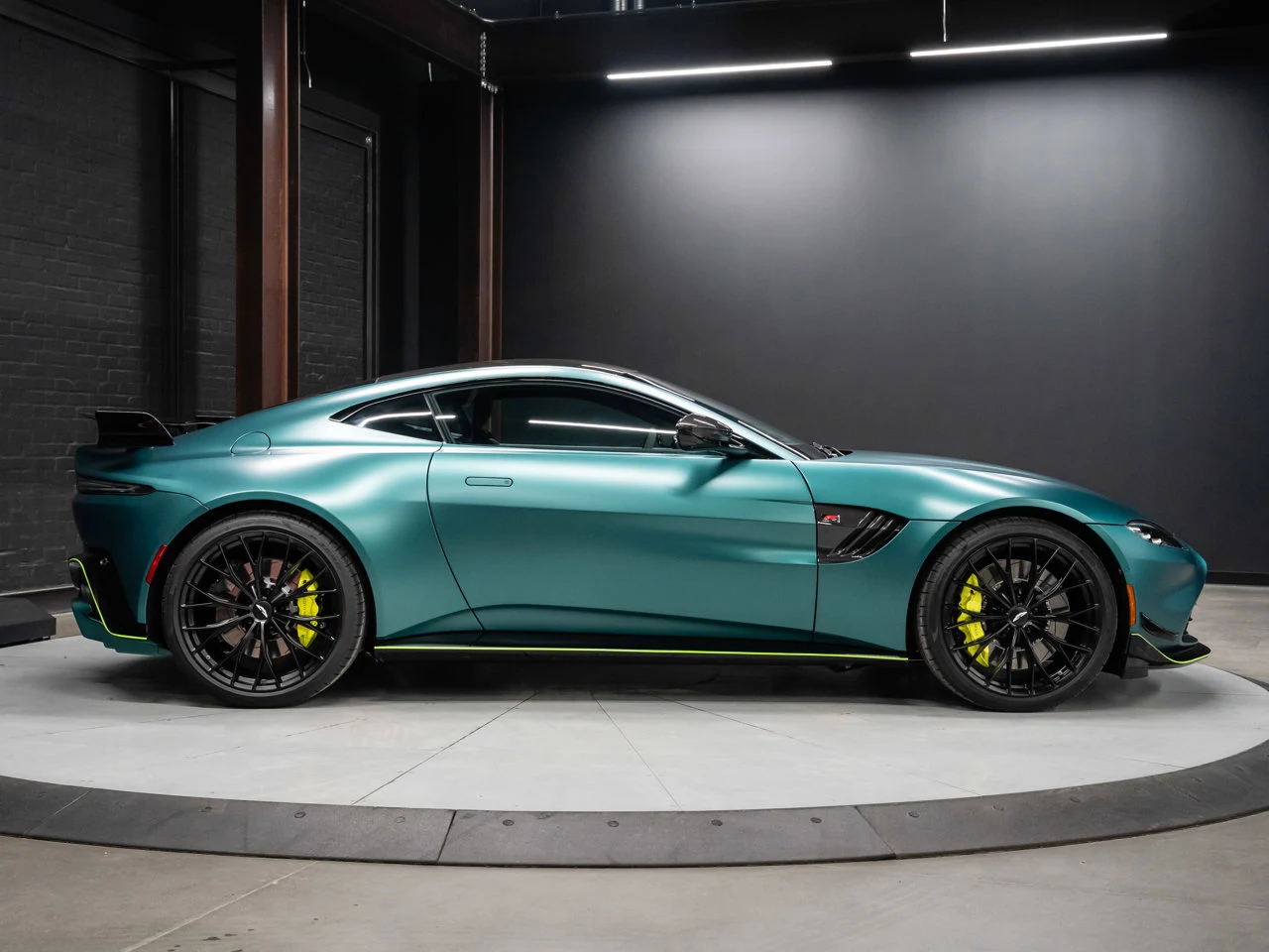 2023 Aston Martin Vantage F1 Edition, 13/30