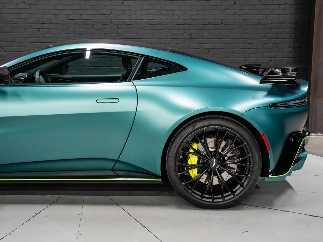 2023 Aston Martin Vantage F1 Edition, 15/30