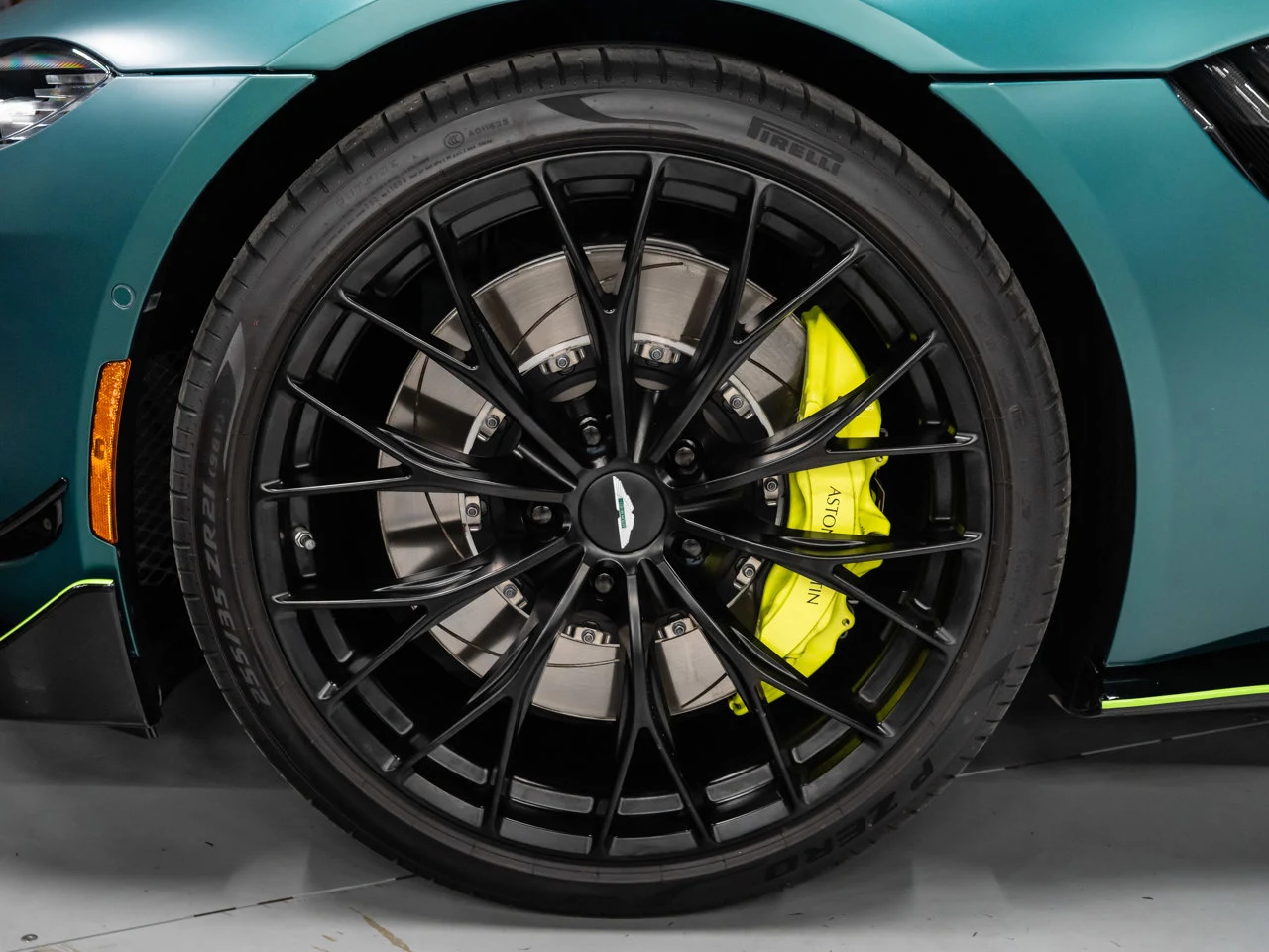 2023 Aston Martin Vantage F1 Edition, 16/30