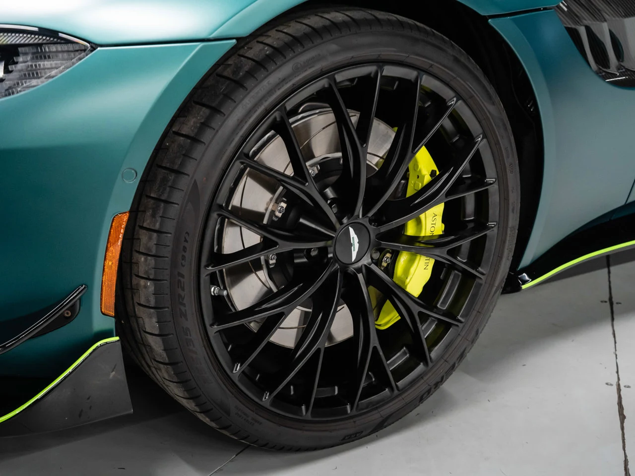 2023 Aston Martin Vantage F1 Edition, 17/30