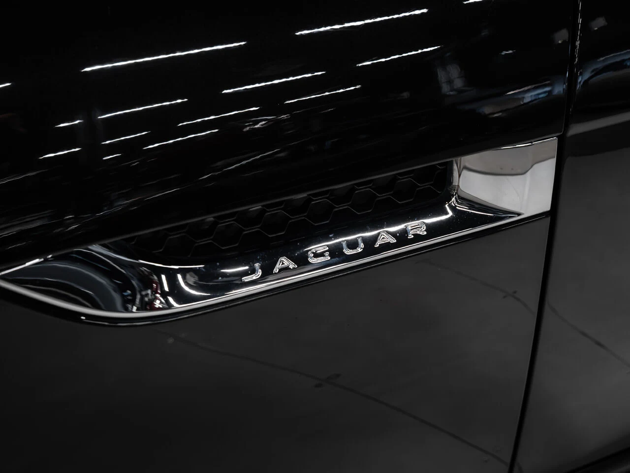 2018 Jaguar F-Type R, 17/30