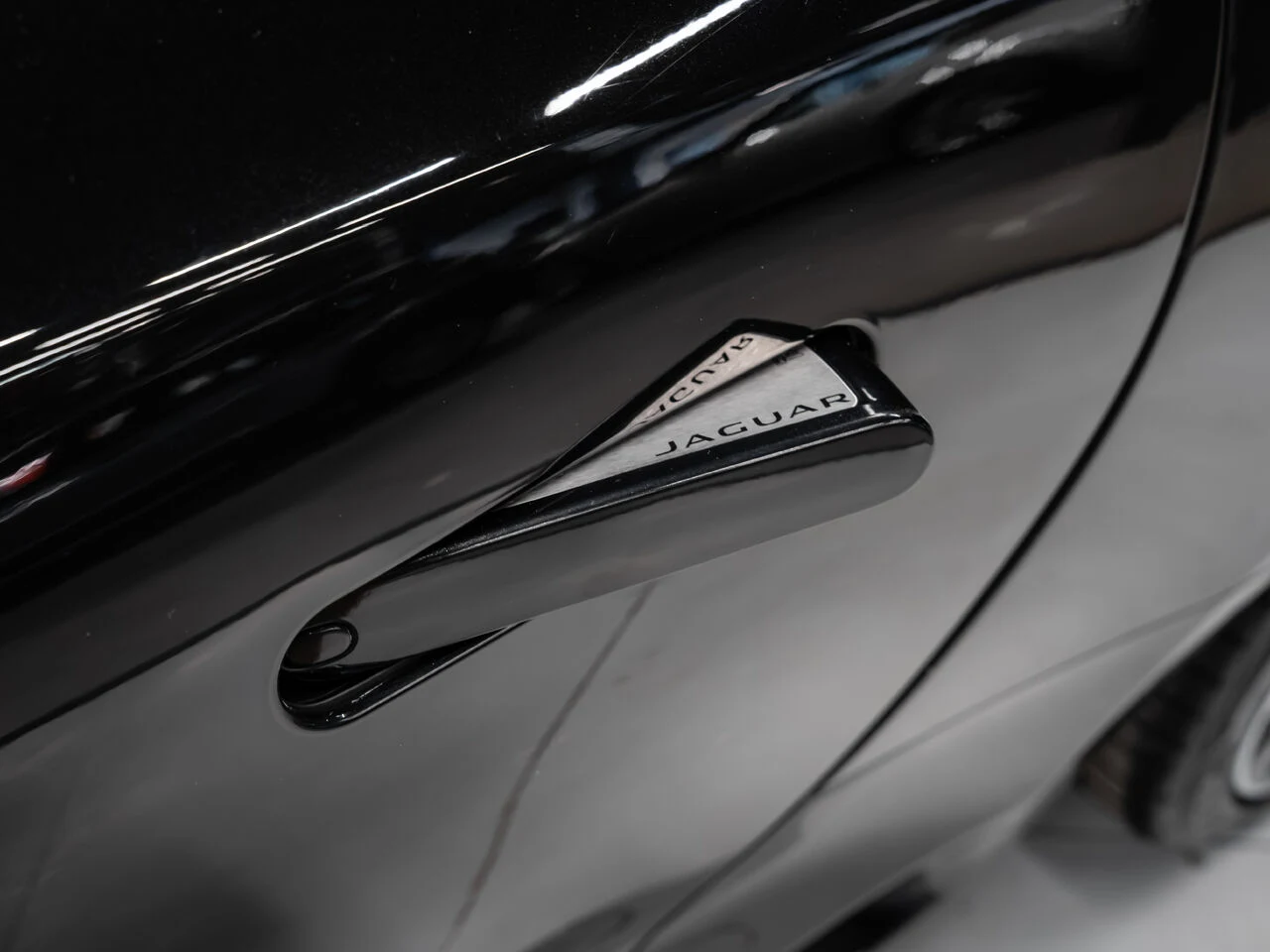2018 Jaguar F-Type R, 20/30
