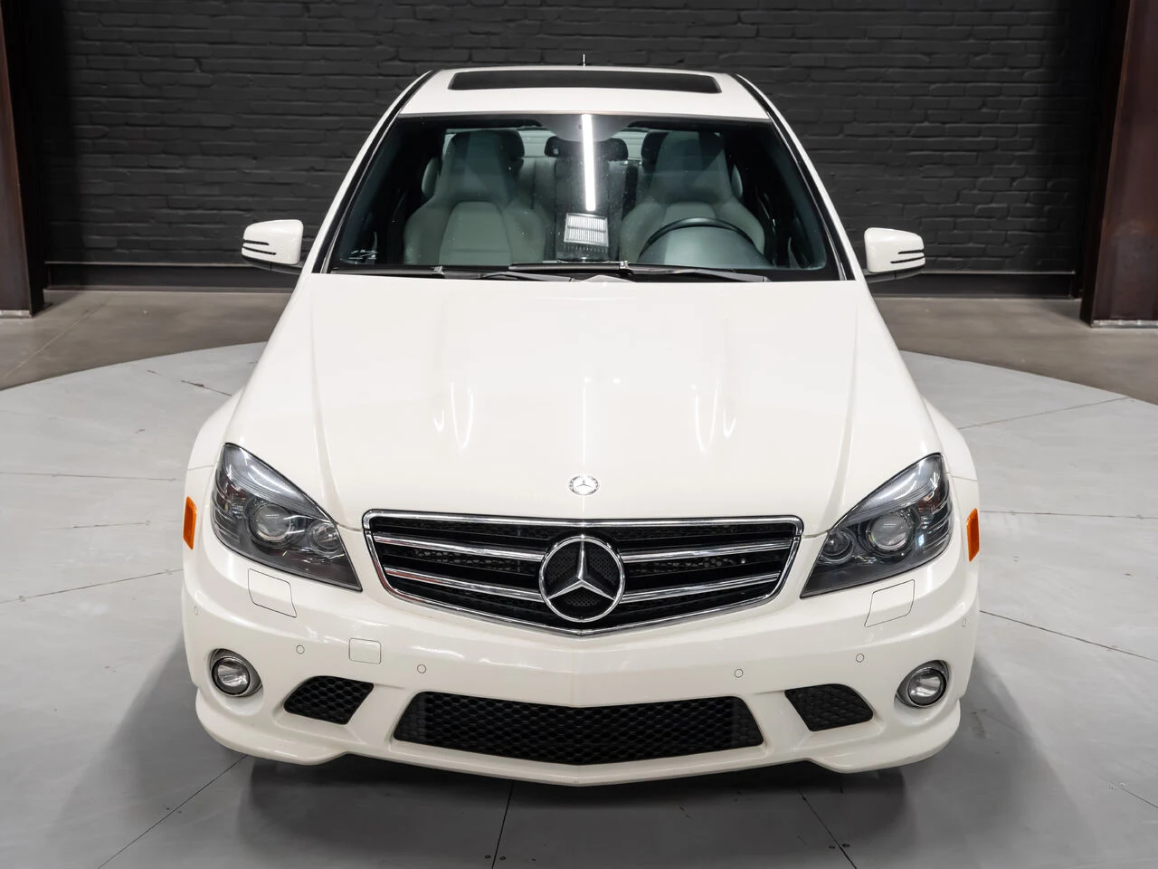 2010 Mercedes-AMG C 63, 28/30