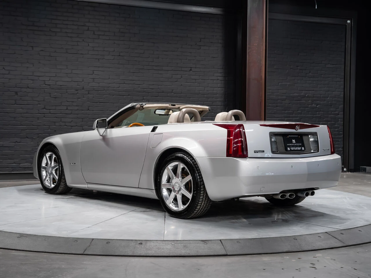 2005 Cadillac XLR, 8/30
