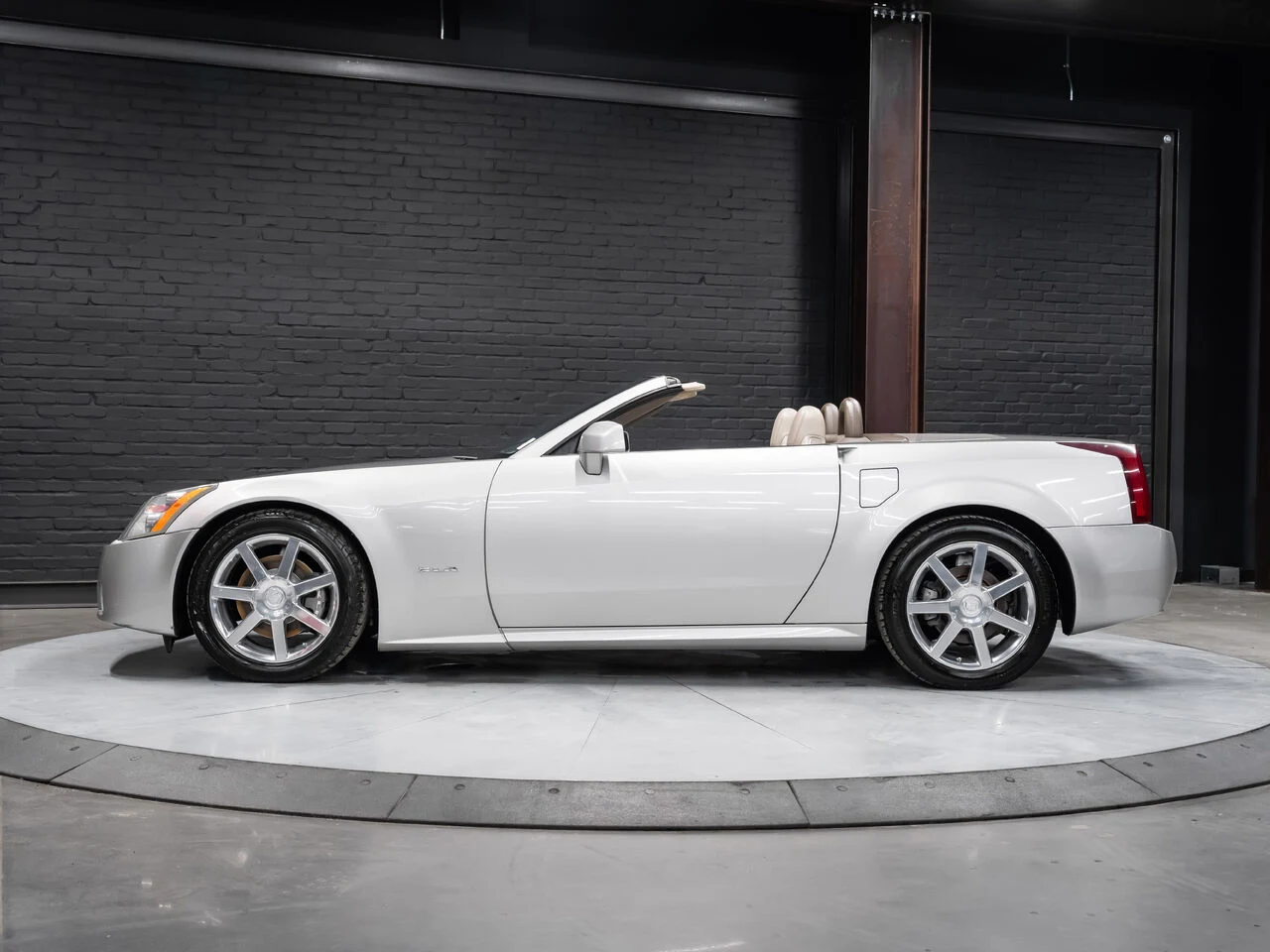 2005 Cadillac XLR, 13/30