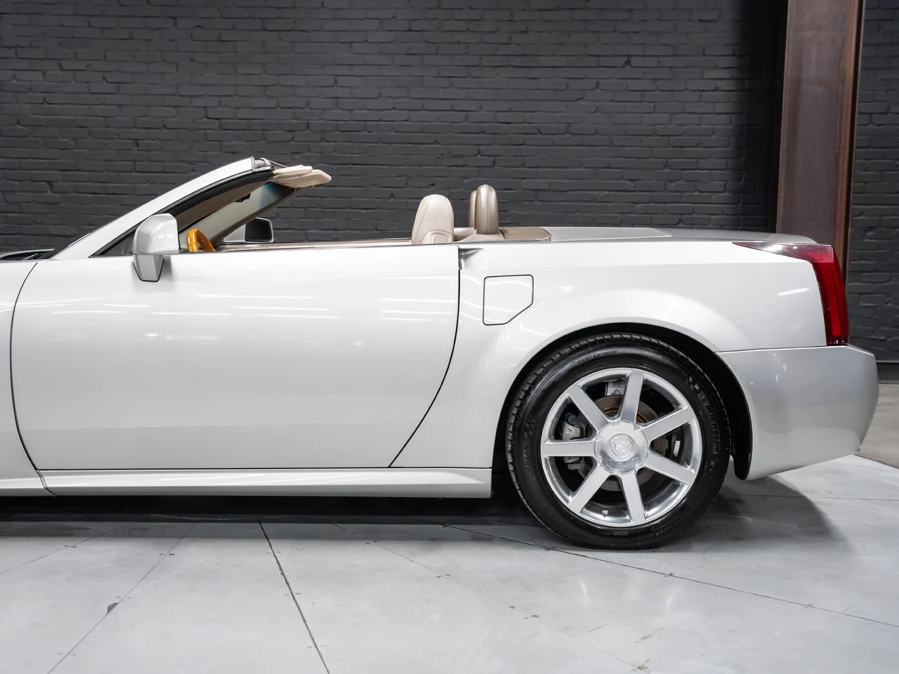 2005 Cadillac XLR, 15/30