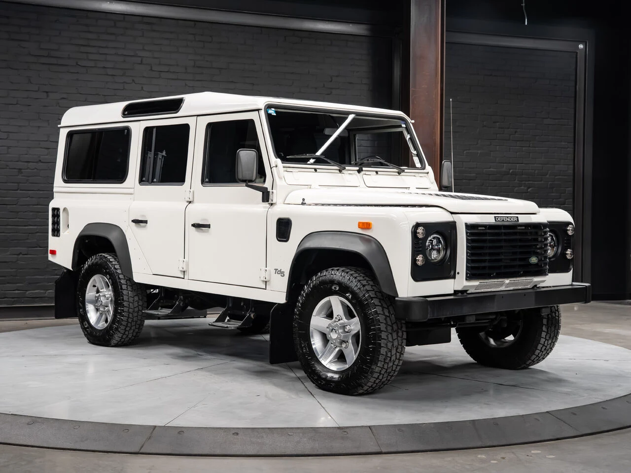 Land Rover Defender 110 Classic | Sherwood Motorcars