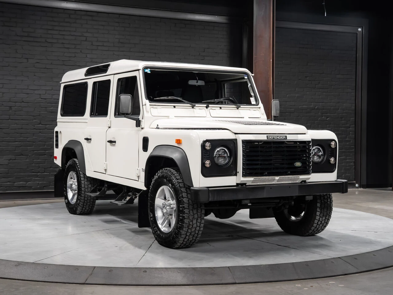 2002 Land Rover Defender 110 Classic, 3/30