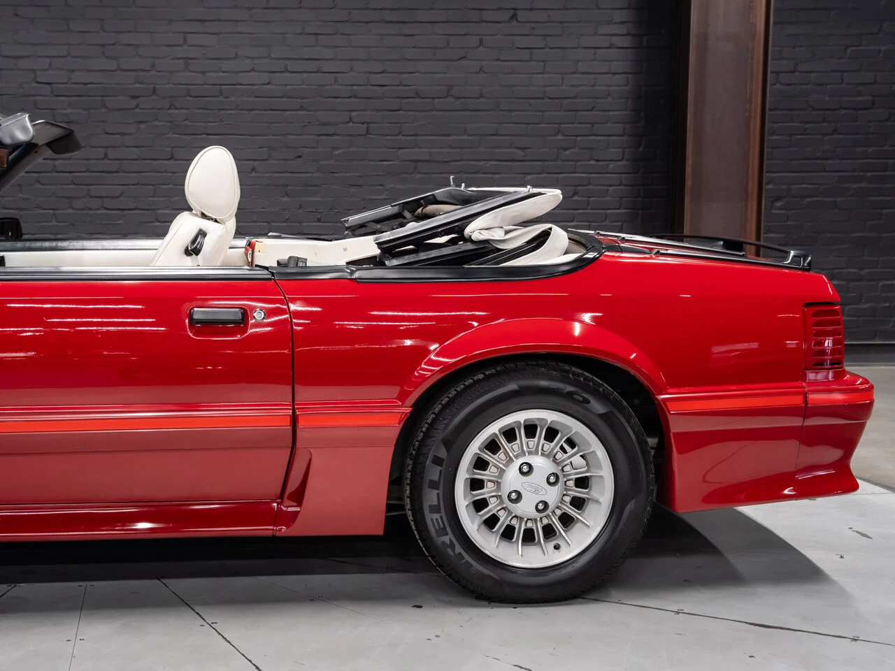 1988 Ford Mustang Convertible, 14/30