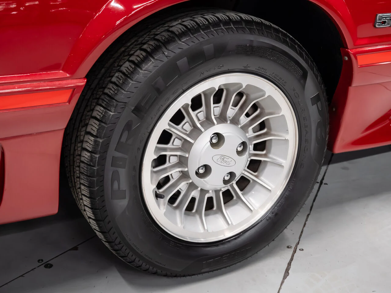 1988 Ford Mustang Convertible, 16/30