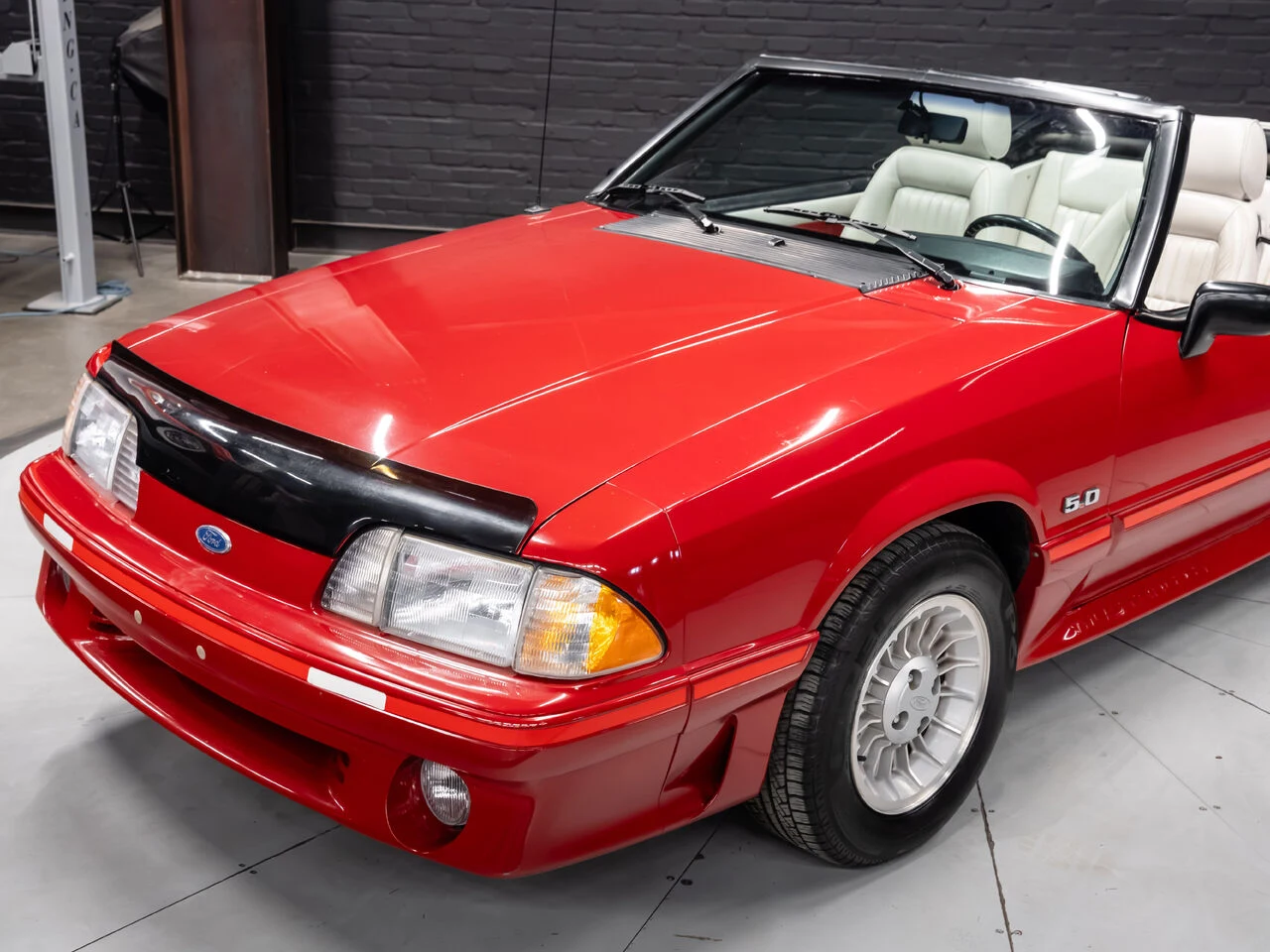 1988 Ford Mustang Convertible, 26/30