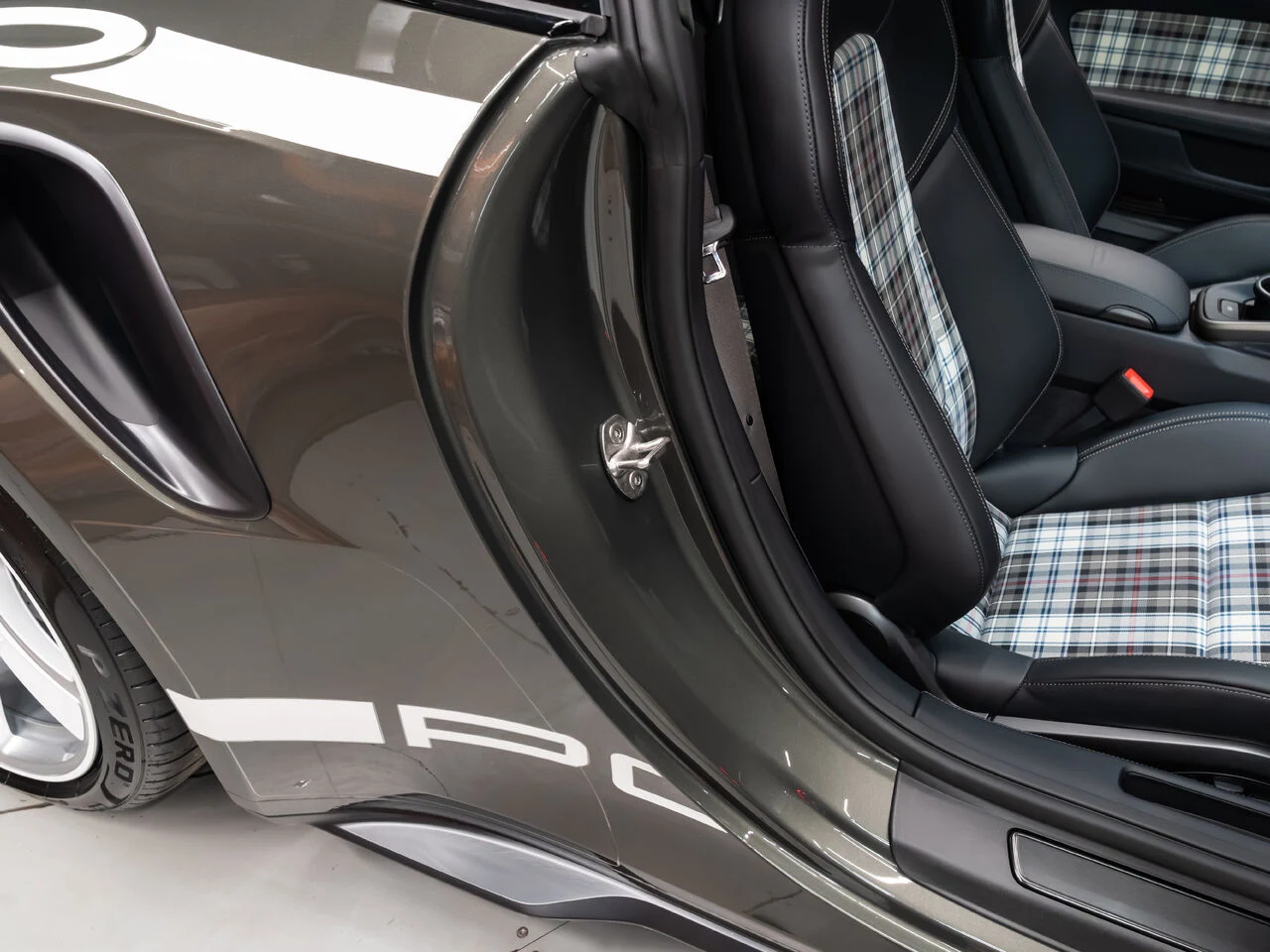 2025 Porsche 911 Turbo 50 Years, 25/30