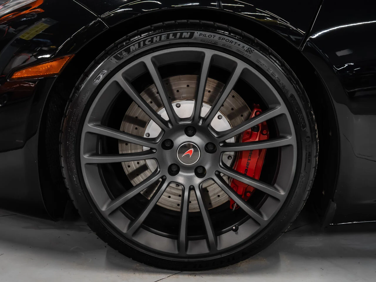 2012 McLaren MP4-12C, 16/30