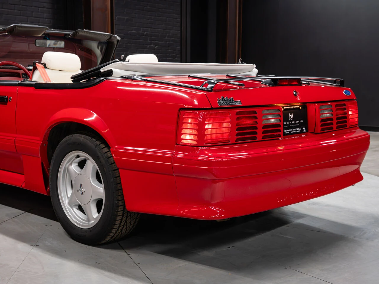 1992 Ford Mustang GT Convertible, 17/30