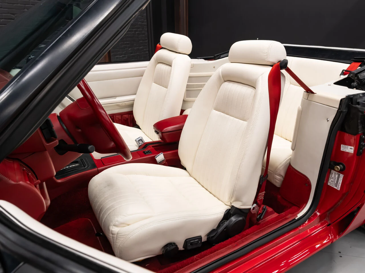 1992 Ford Mustang GT Convertible, 18/30
