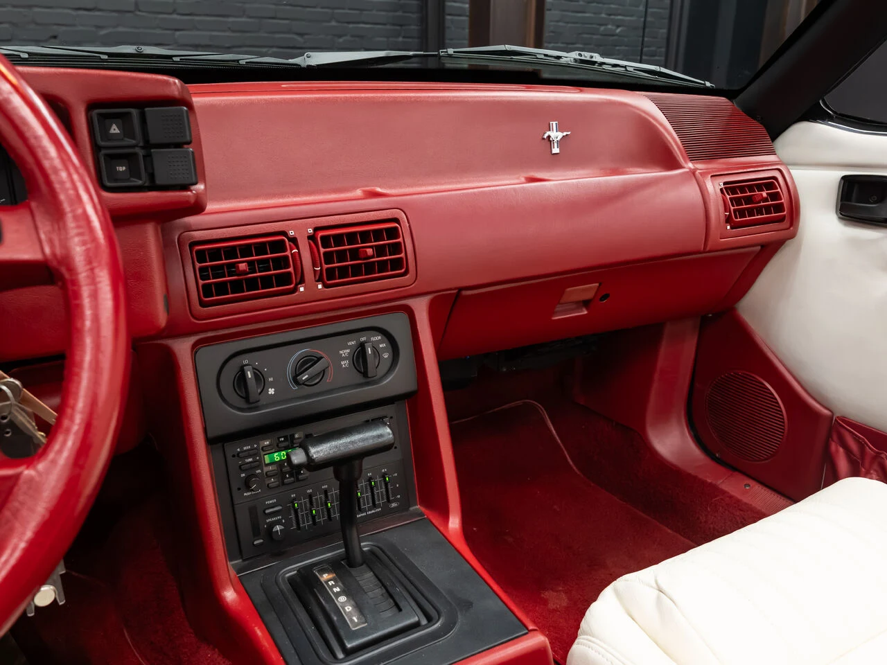 1992 Ford Mustang GT Convertible, 19/30