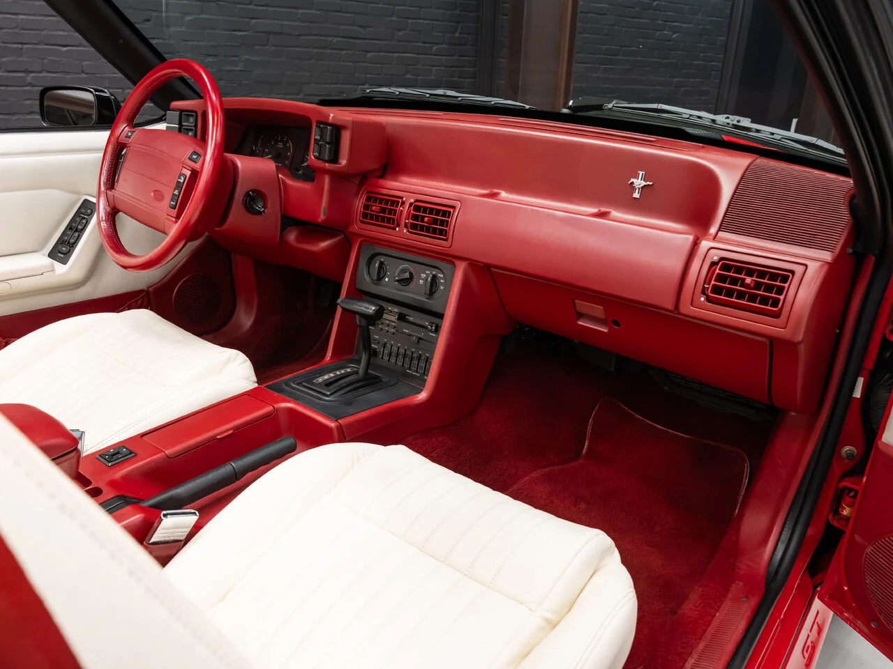 1992 Ford Mustang GT Convertible, 22/30
