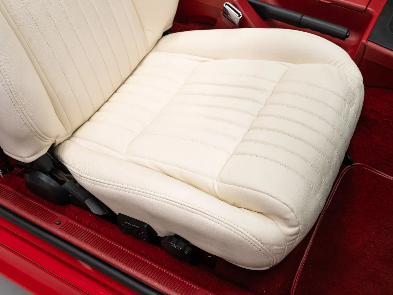 1992 Ford Mustang GT Convertible, 25/30