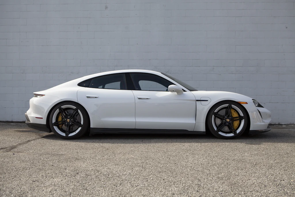 2023 Porsche Taycan Turbo S (Original Version), 3/22