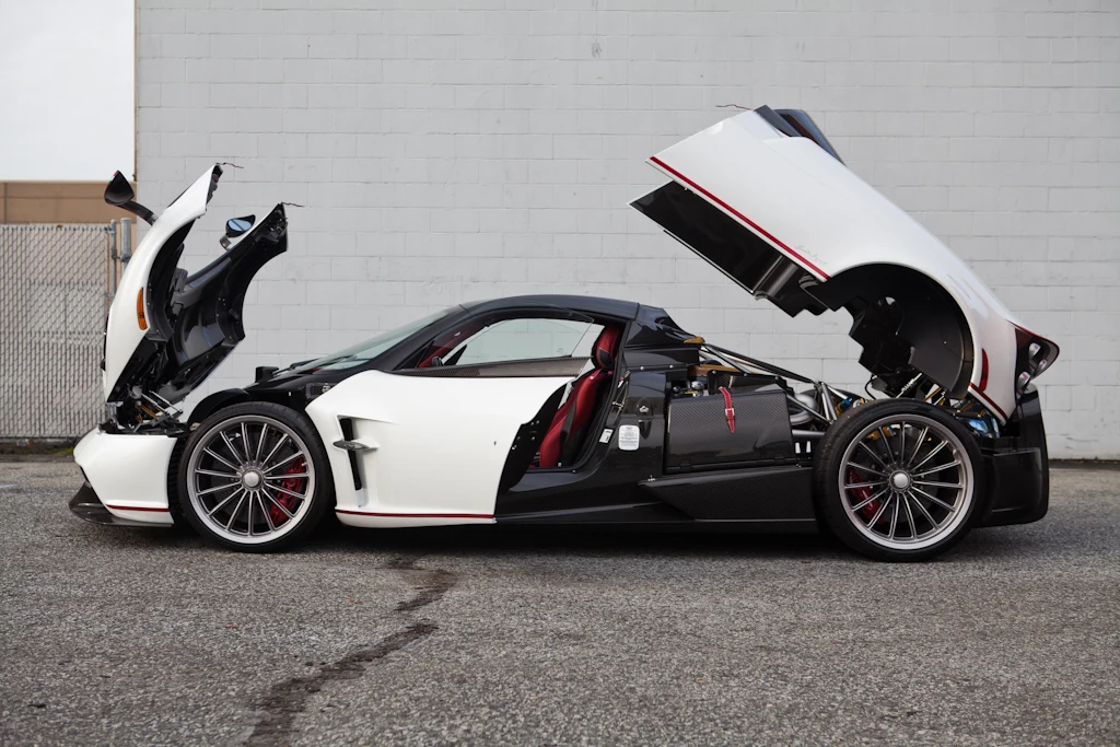 2018 Pagani Huayra Roadster, 29/30