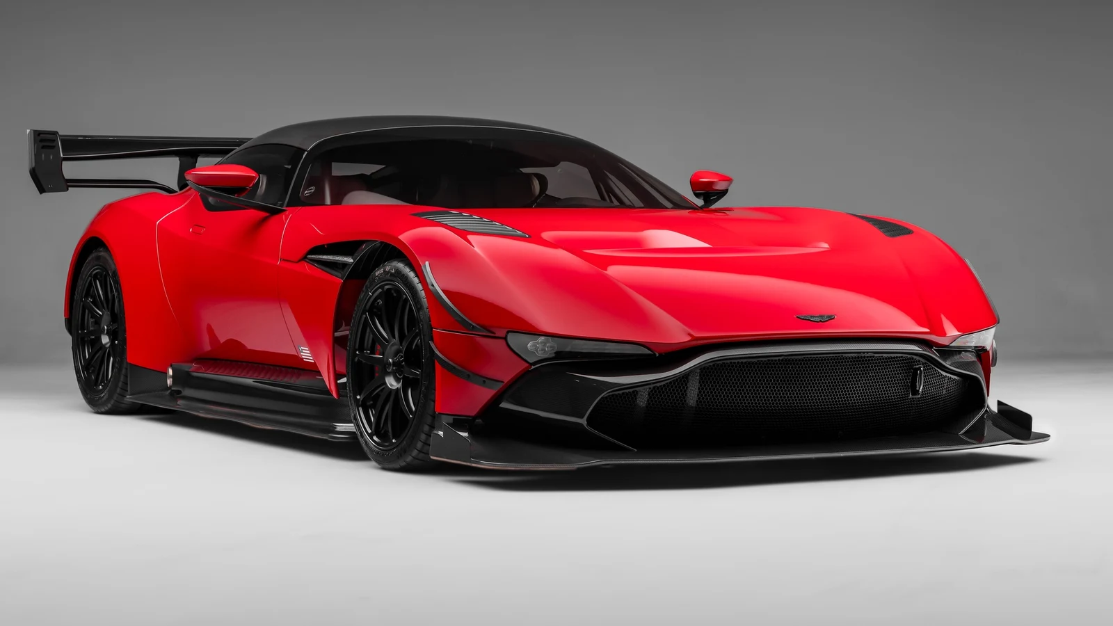 Aston Martin Vulcan AMR Pro · Fiamma Red · SuperVettura