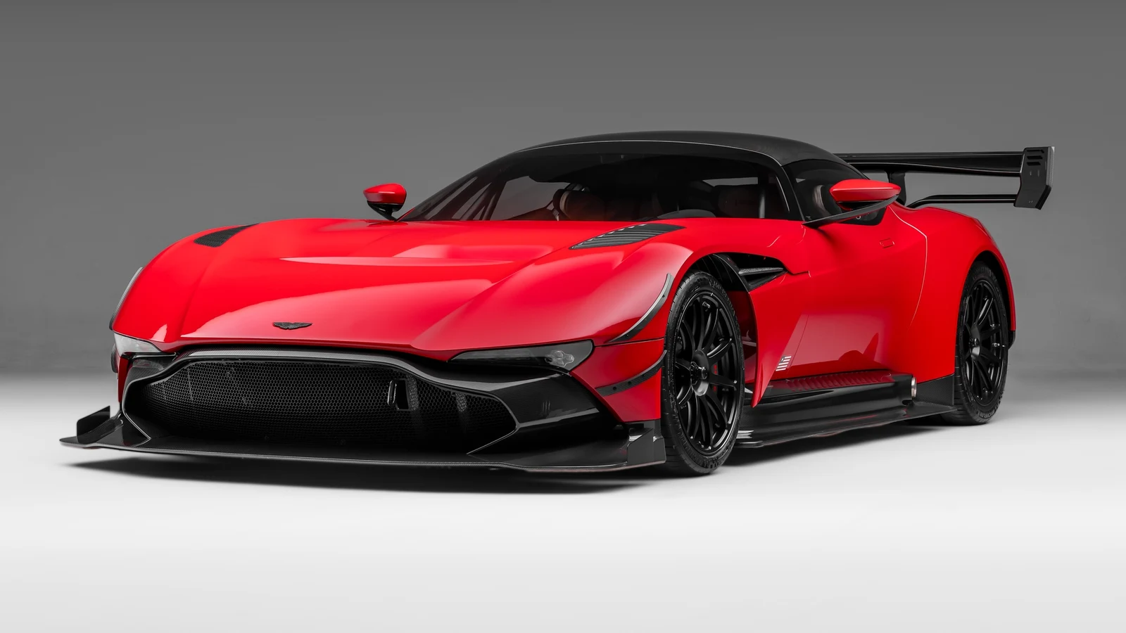 2016 Aston Martin Vulcan AMR Pro, 2/10