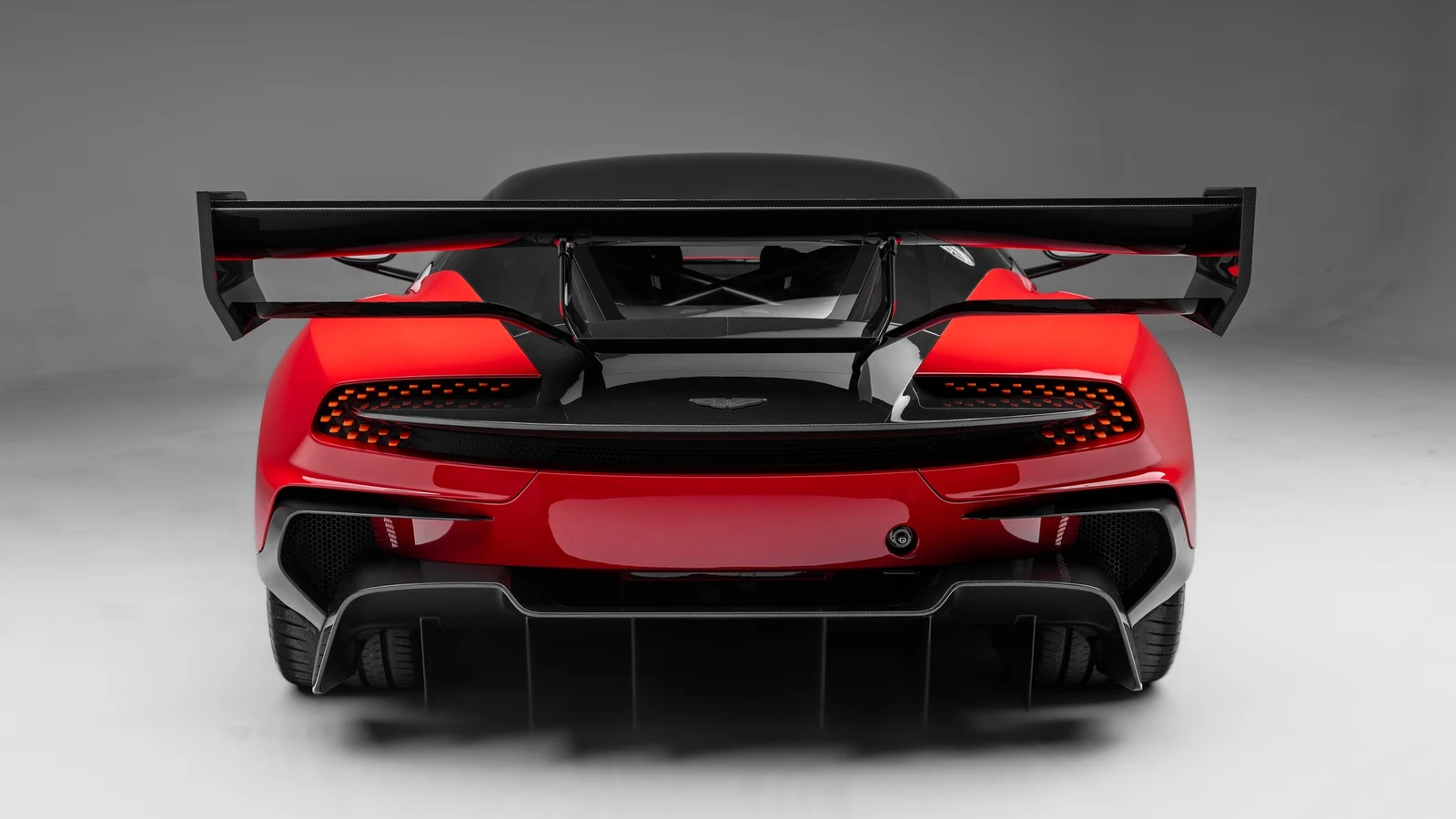 2016 Aston Martin Vulcan AMR Pro, 6/10