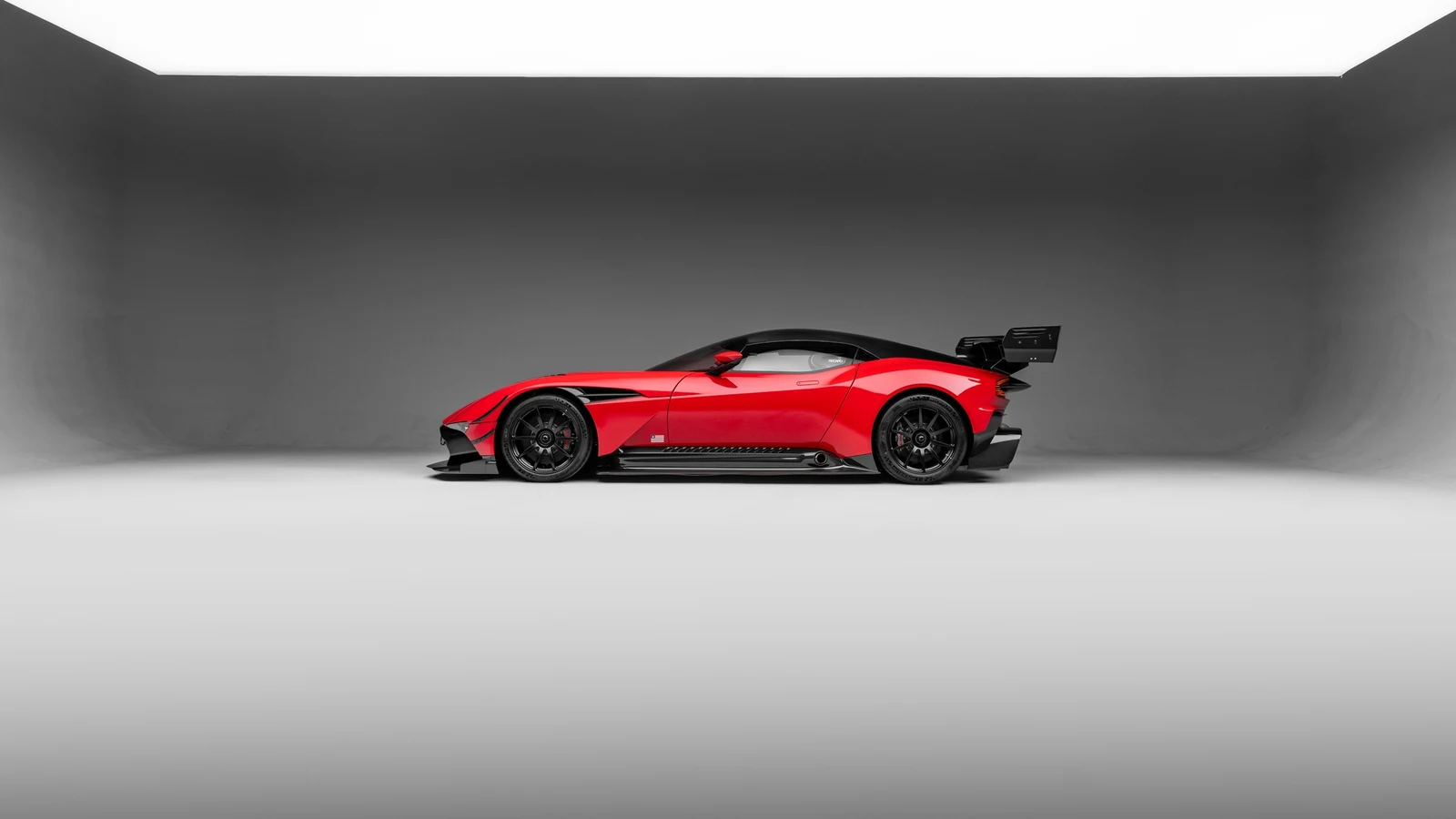 2016 Aston Martin Vulcan AMR Pro, 7/10