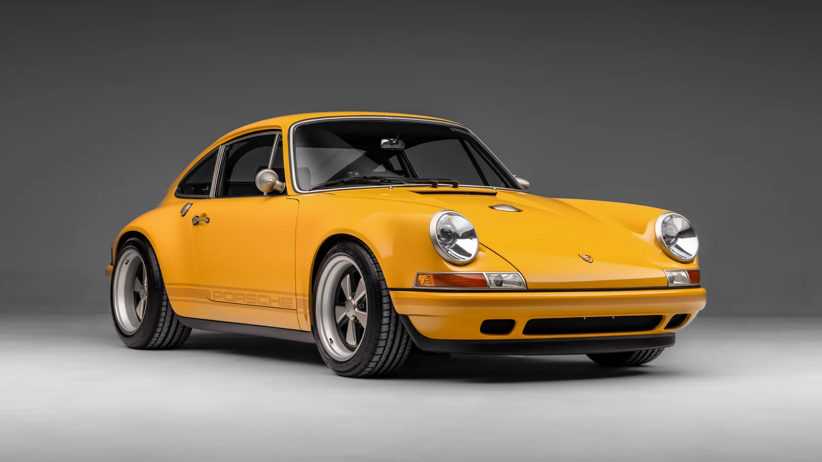Singer Classic Study Raffles Commission · Yolk Yellow · SuperVettura