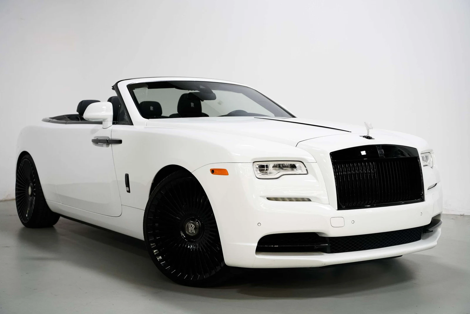 2016 Rolls-Royce Dawn, 2/30