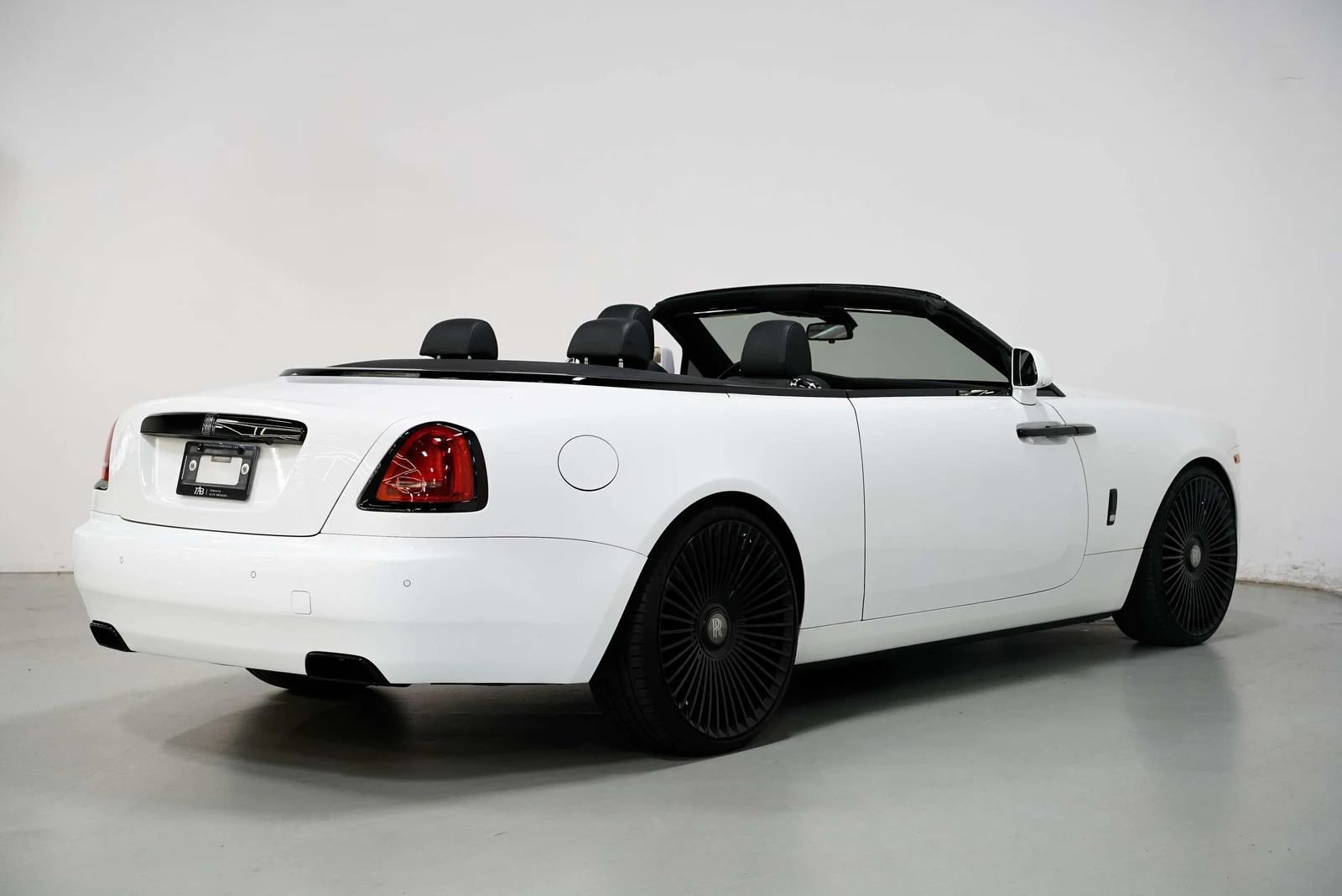 2016 Rolls-Royce Dawn, 3/30