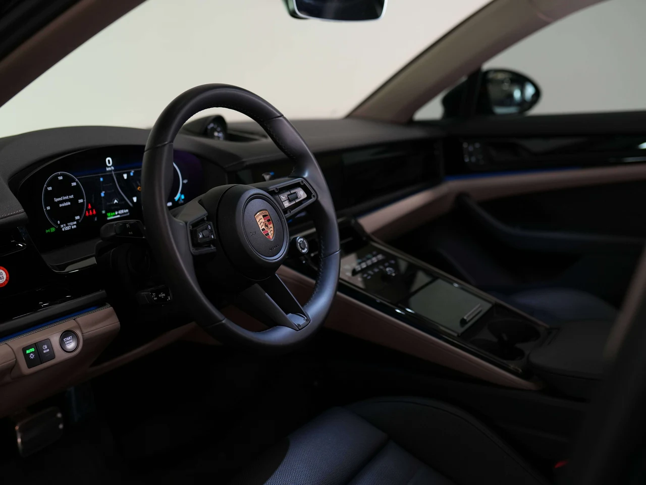 2025 Porsche Panamera 4 E-Hybrid (976), 10/30