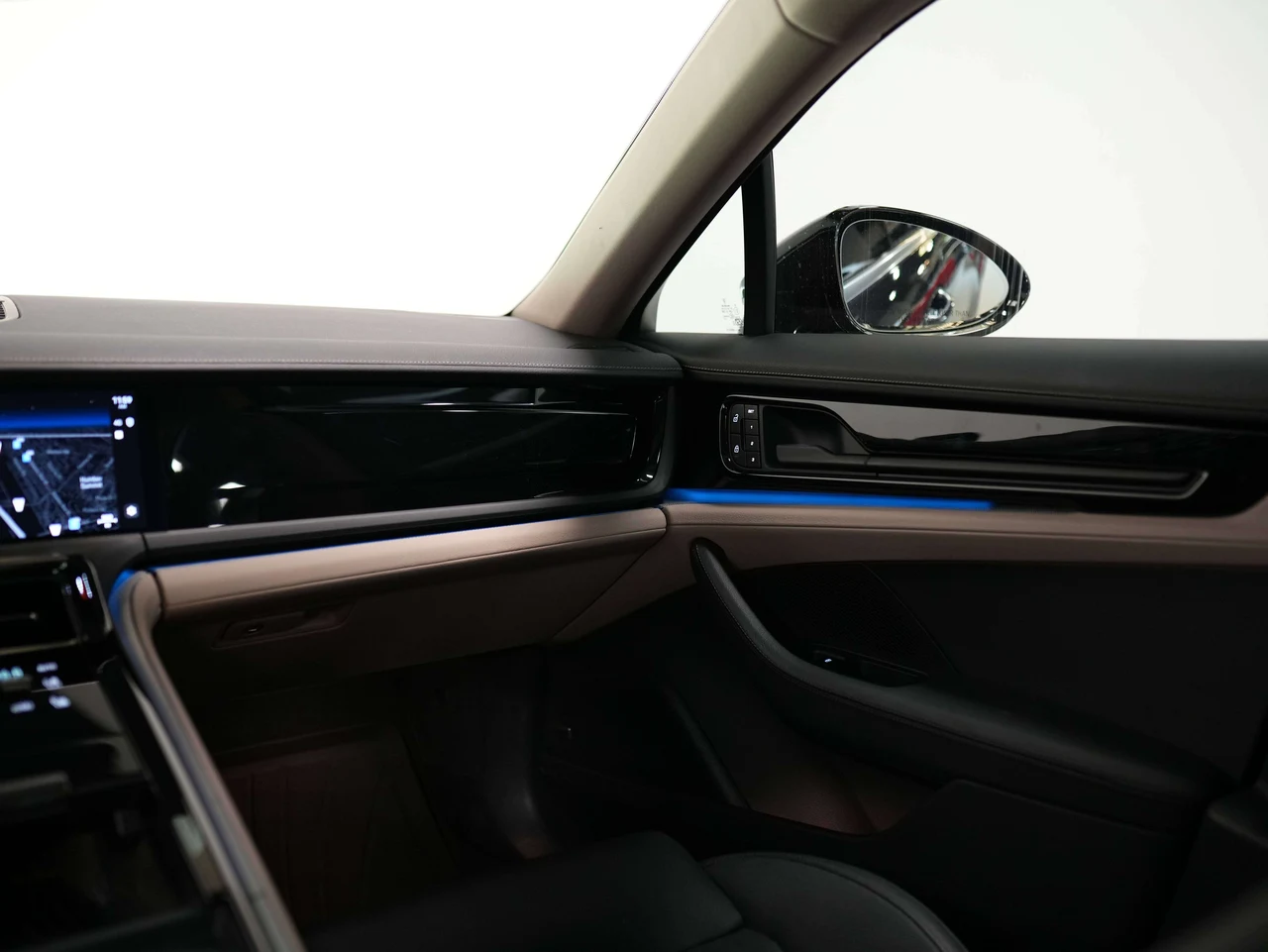 2025 Porsche Panamera 4 E-Hybrid (976), 27/30
