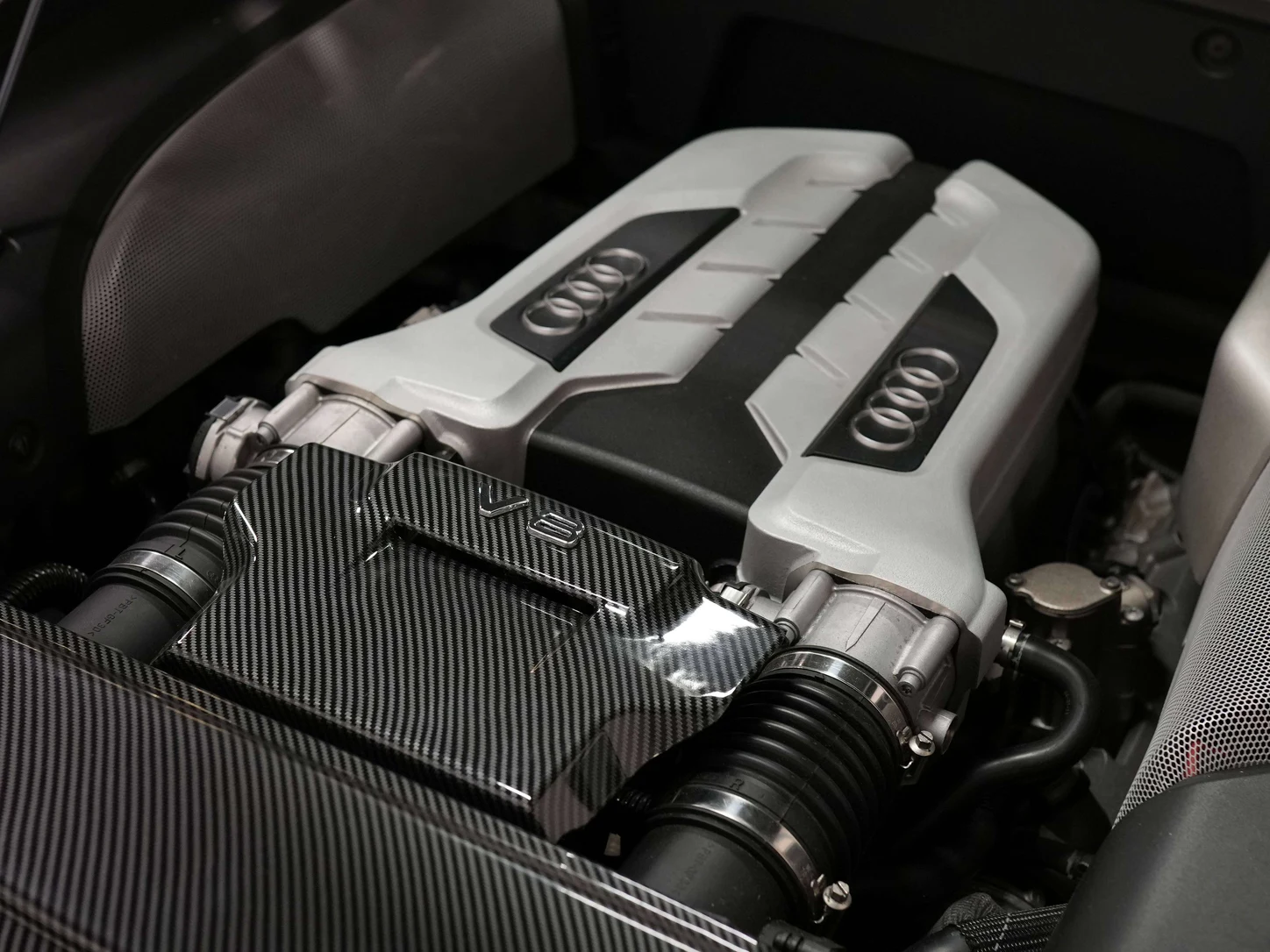 2012 Audi R8 4.2 FSI quattro, 24/26