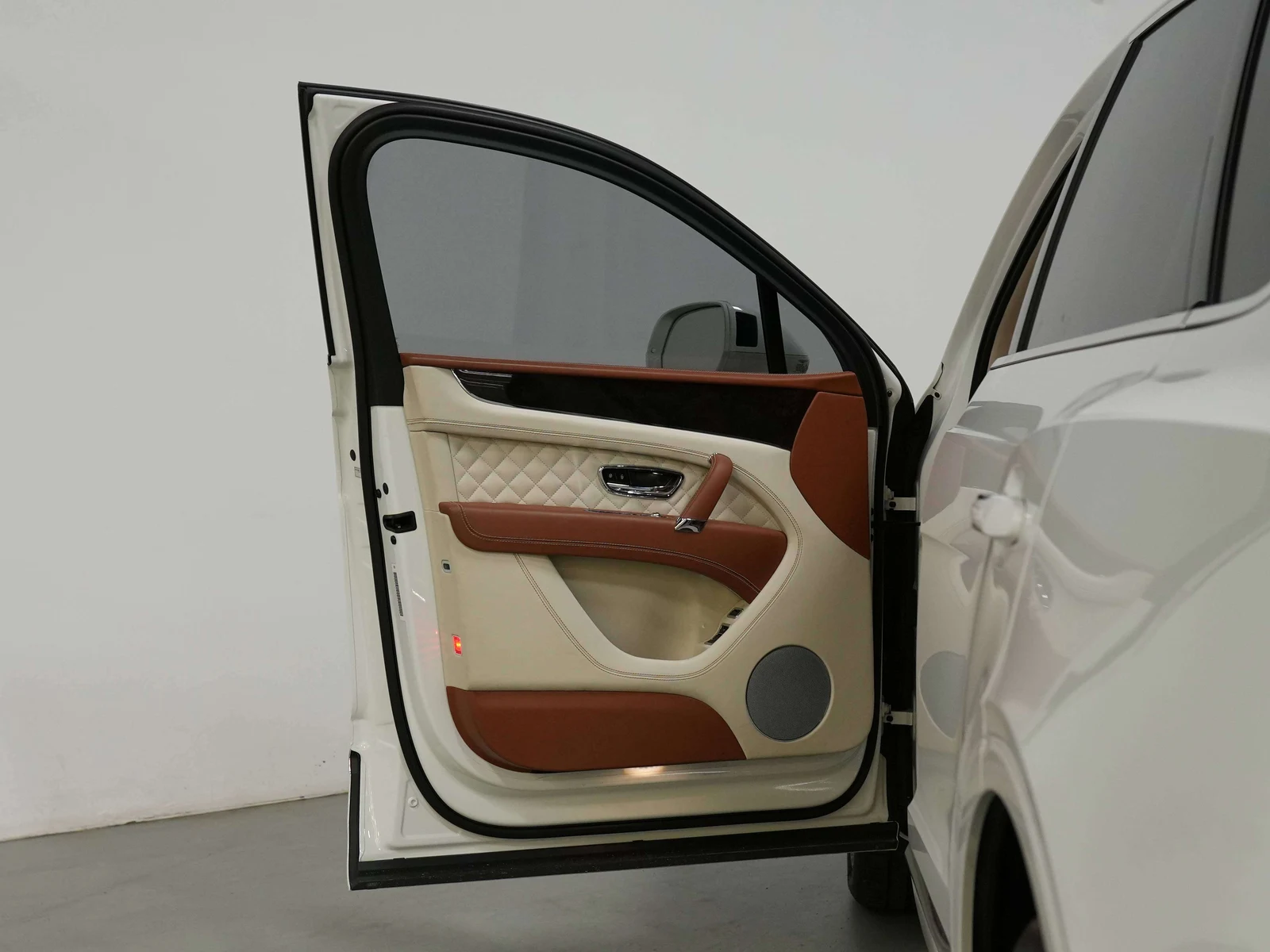 2017 Bentley Bentayga W12, 8/30