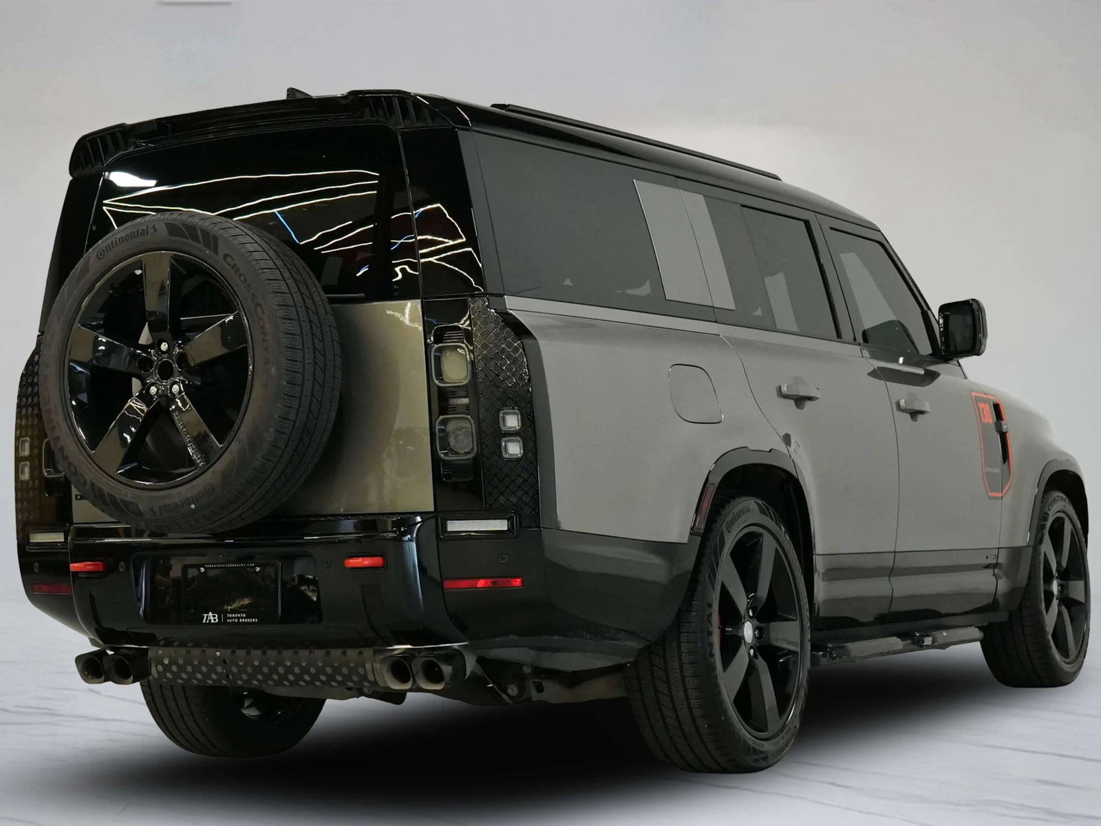 2025 Land Rover Defender 130 X (L663), 4/30