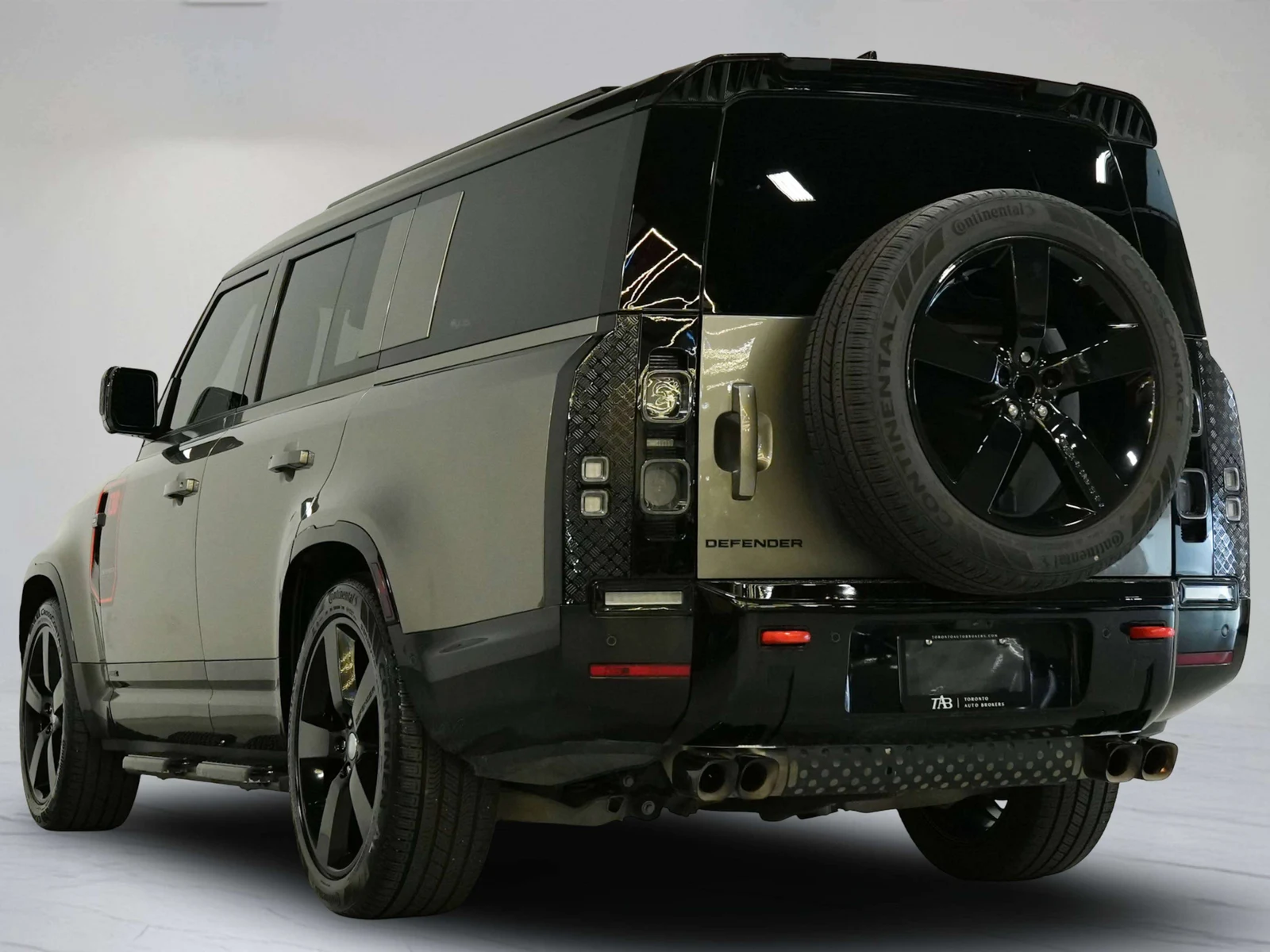 2025 Land Rover Defender 130 X (L663), 5/30