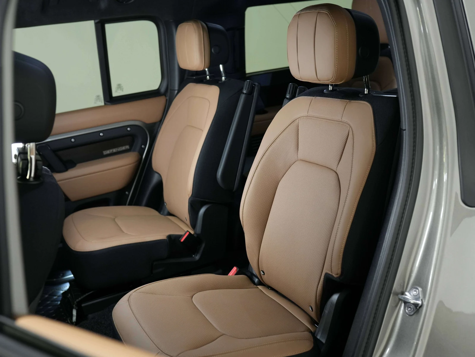 2025 Land Rover Defender 130 X (L663), 23/30