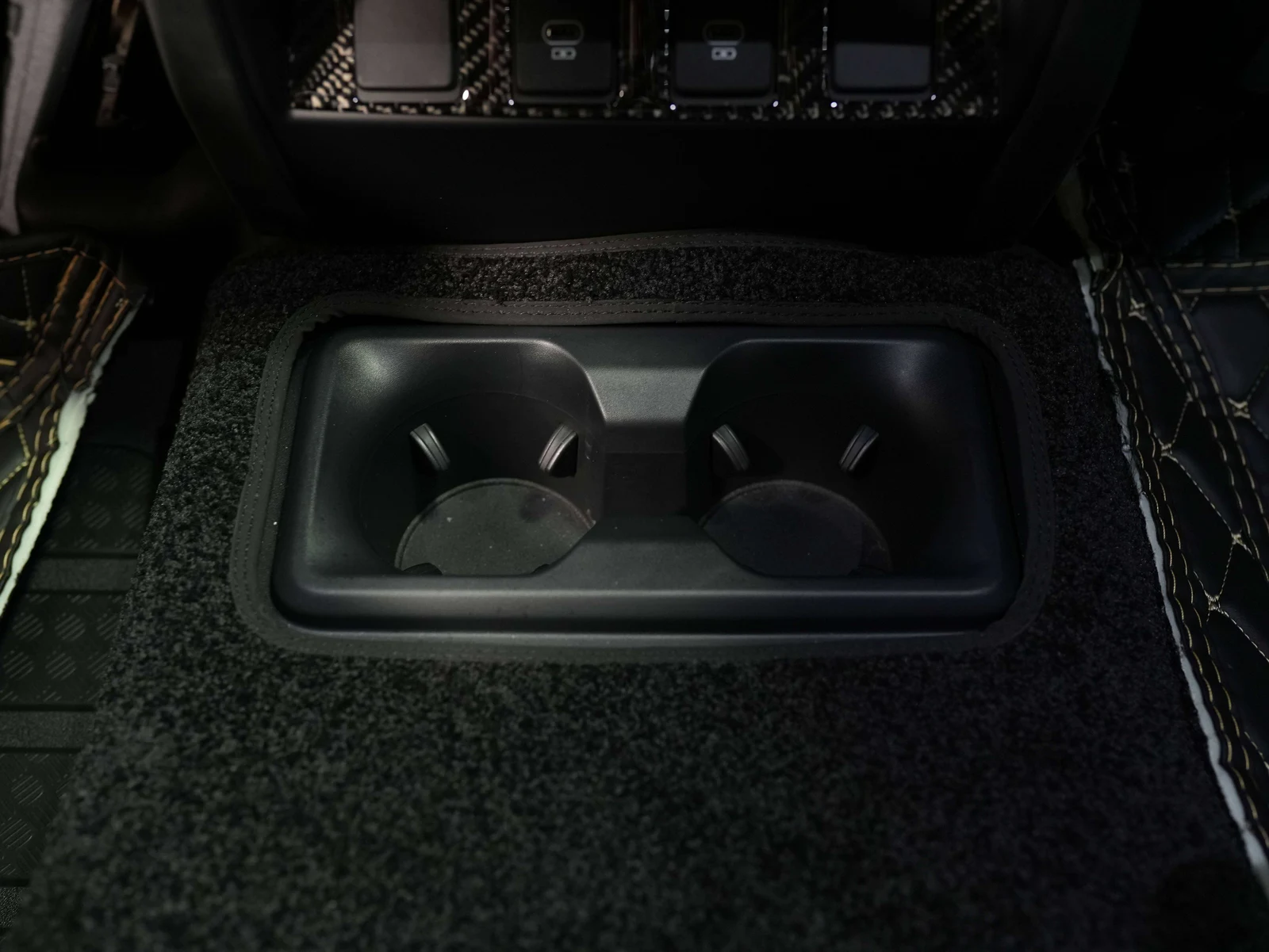 2025 Land Rover Defender 130 X (L663), 29/30