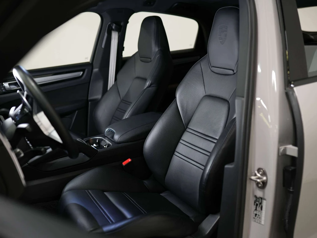 2023 Porsche Cayenne E-Hybrid Platinum Edition (3rd Generation), 11/30