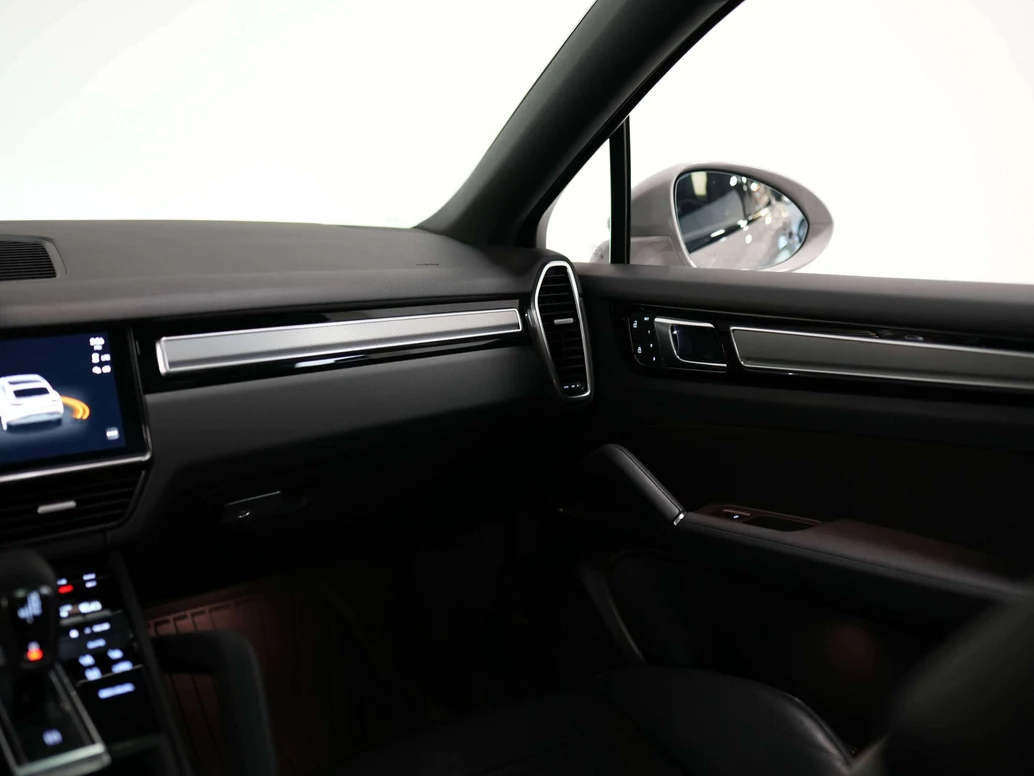 2023 Porsche Cayenne E-Hybrid Platinum Edition (3rd Generation), 17/30