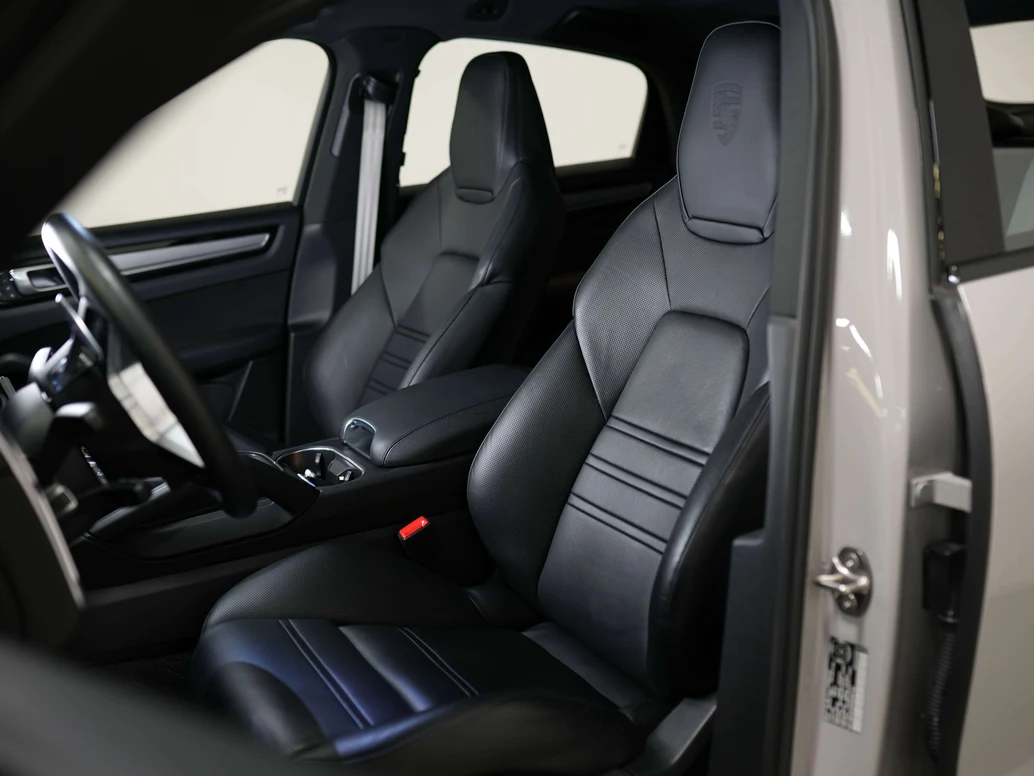2023 Porsche Cayenne E-Hybrid Platinum Edition (3rd Generation), 11/30