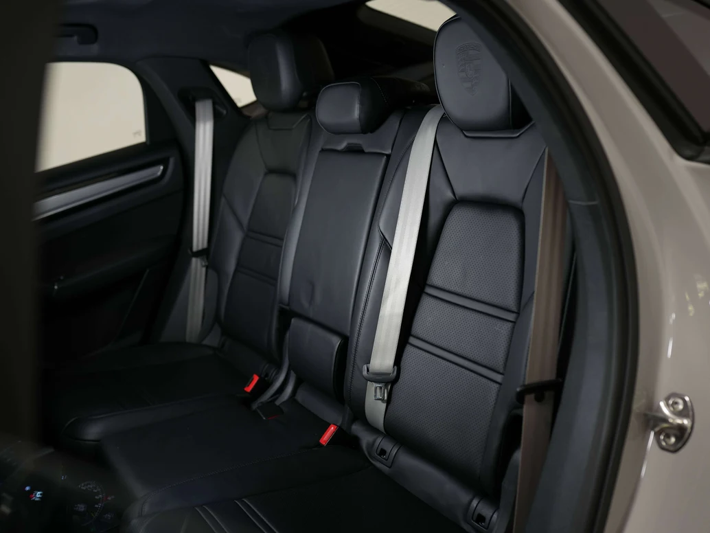 2023 Porsche Cayenne E-Hybrid Platinum Edition (3rd Generation), 12/30