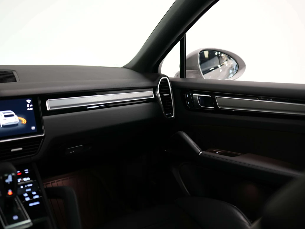 2023 Porsche Cayenne E-Hybrid Platinum Edition (3rd Generation), 17/30